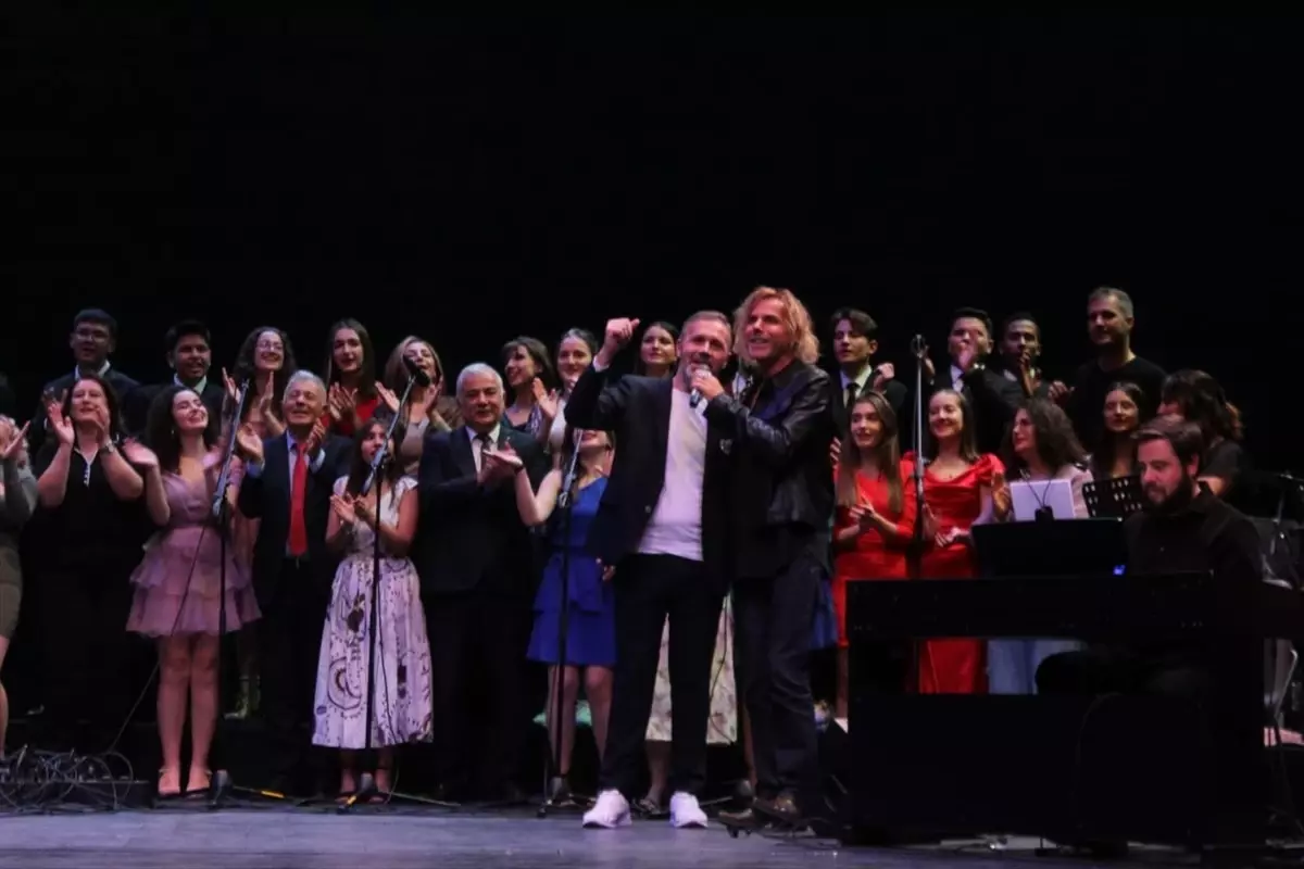 Soner Arıca Lüleburgaz’da Konser Verdi