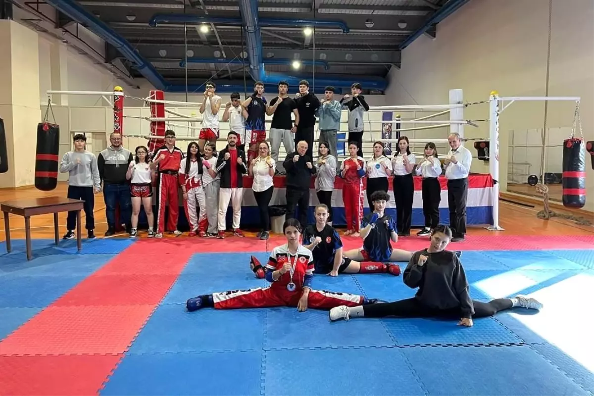 Kütahya Belediye Spor Kulübü Gençleri Kick Boks Şampiyonası’nda Şehri Temsil Edecek