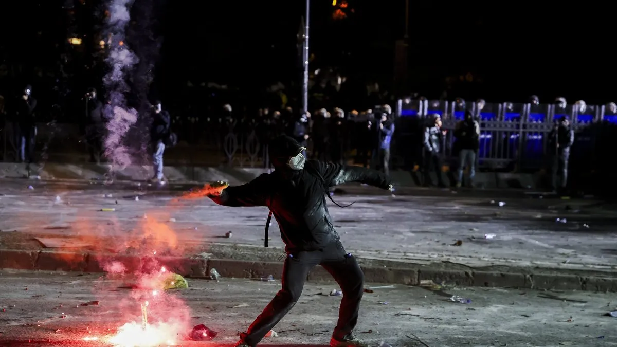 Sokak çağrısı ile provokasyon büyüyor… Maskeli saldırganların arkasında kim var?