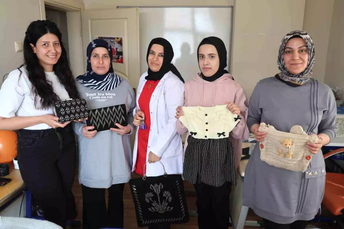 Elazığ’da Kadınlar El Sanatları Kursu ile Sosyalleşiyor