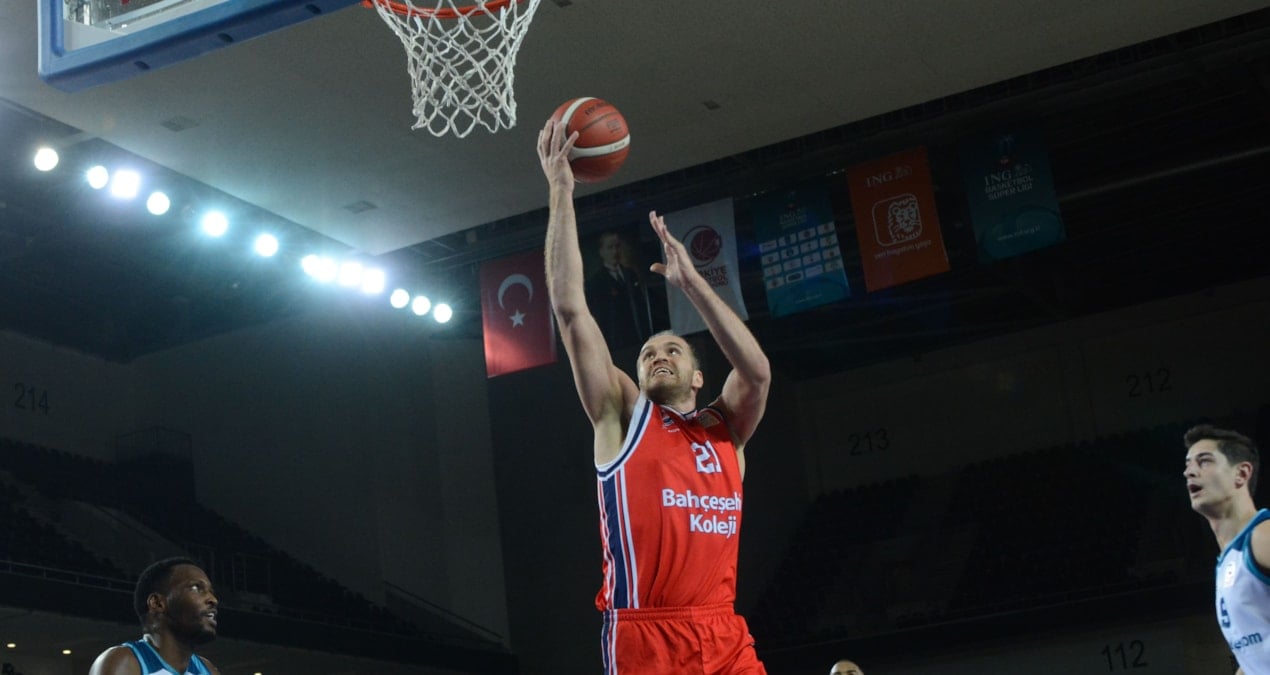 Oğuz Savaş, aktif basketbol kariyerini noktaladı